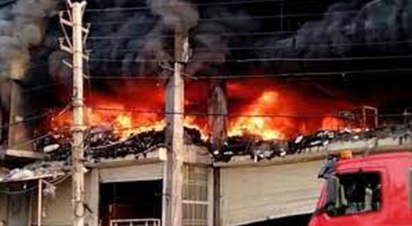 Read more about the article نئی دلی میں 4منزلہ عمارت میں آتشزدگی کے باعث 27 افراد ہلاک، 40زخمی