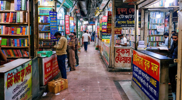 Read more about the article پاکستان کی طرح بنگلہ دیش میں بھی رات 8 بجے بازار بند کرنے کا فیصلہ