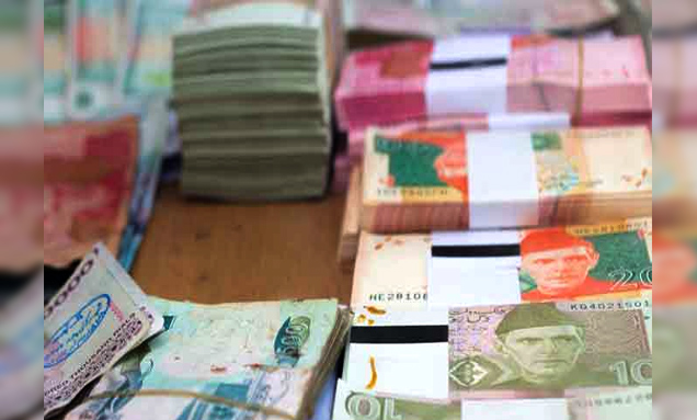 Read more about the article اورنگی ٹاؤن میں بینک سے 20 لاکھ روپے نکلوانے والا شخص لٹ گیا، تھانیدار معطل