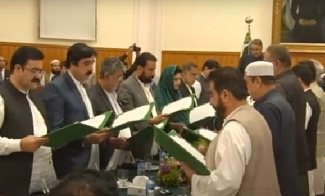 گورنر نے بلوچستان کی 14 رکنی کابینہ سے حلف لے لیا