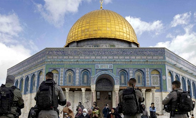 مقبوضہ بیت المقدس: سیکڑوں یہودی آباد کاروں کا مسجد اقصٰی پر دھاوا